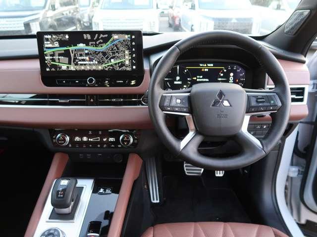 アウトランダーPHEV Pエグゼクティブパッケージ ブラウン内装 本革シート(2枚目)