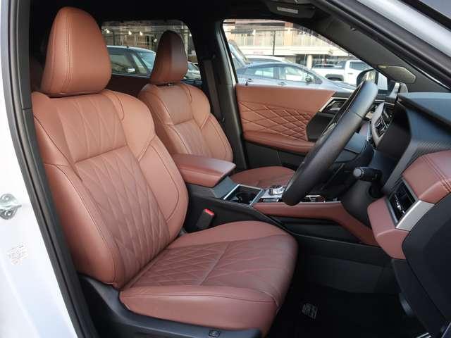 アウトランダーPHEV Pエグゼクティブパッケージ ブラウン内装 本革シート(3枚目)