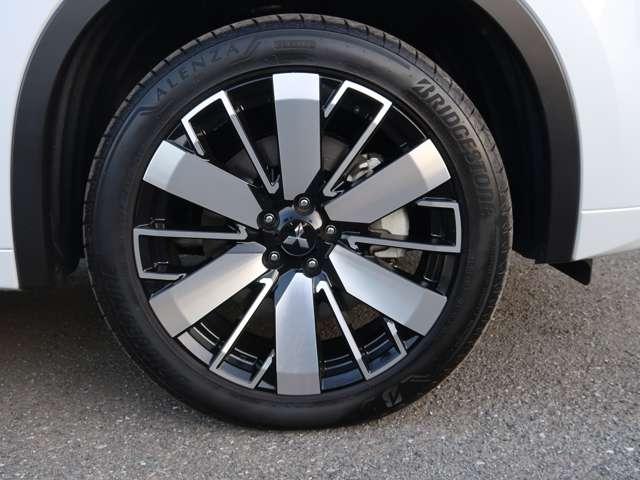 アウトランダーPHEV Pエグゼクティブパッケージ ブラウン内装 本革シート(18枚目)