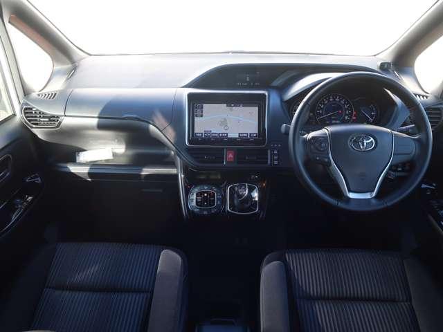 ヴォクシー ハイブリッドＺＳ　２ＷＤ　禁煙　ワンオーナー（8枚目）