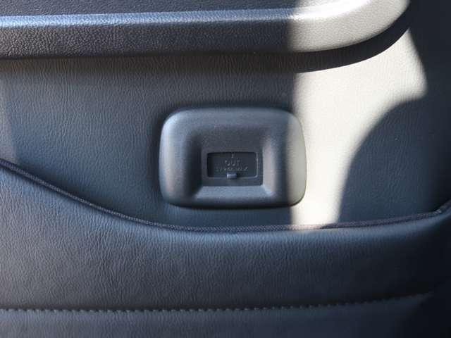 デリカミニ Ｔ　プレミアム　ターボ車　純正９インチナビ（10枚目）