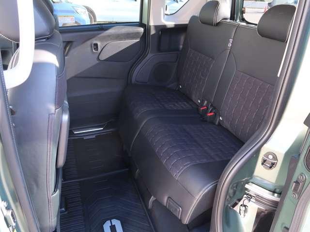 デリカミニ Ｔ　プレミアム　ターボ車　純正９インチナビ（13枚目）