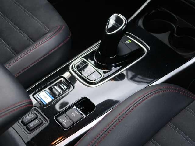 アウトランダーＰＨＥＶ ブラックエディション　パイオニアナビ　全周囲カメラ　ＥＴＣ２．０（15枚目）