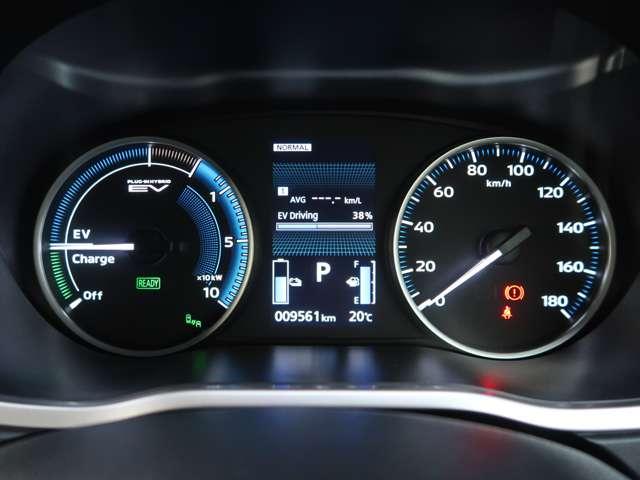 エクリプスクロスＰＨＥＶ Ｐ　サンルーフ　８型純正ナビ　ルーフレール（9枚目）