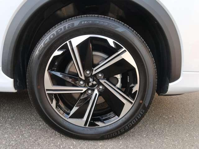 エクリプスクロスＰＨＥＶ Ｐ　サンルーフ　８型純正ナビ　ルーフレール（17枚目）