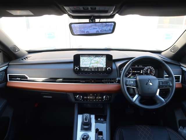 アウトランダーＰＨＥＶ Ｇ　サンルーフ　１２．３型ナビ　ルーフレール（2枚目）