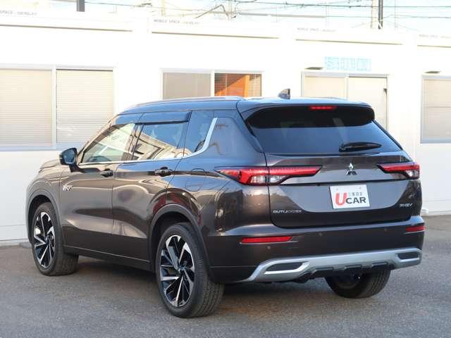 アウトランダーＰＨＥＶ Ｇ　サンルーフ　１２．３型ナビ　ルーフレール（3枚目）