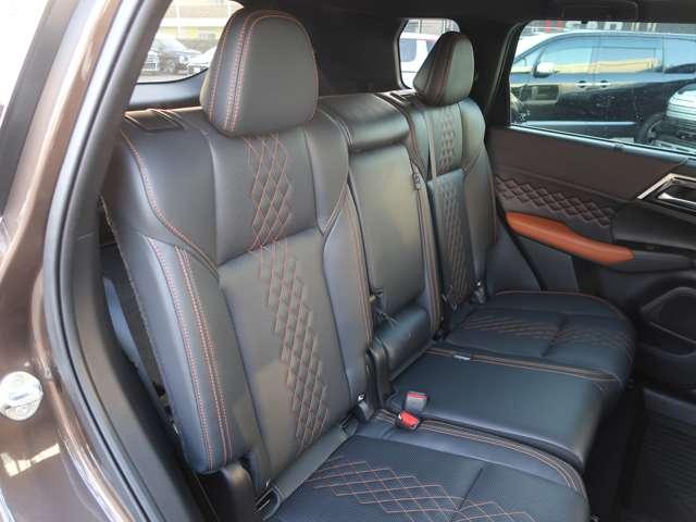 アウトランダーＰＨＥＶ Ｇ　サンルーフ　１２．３型ナビ　ルーフレール（5枚目）