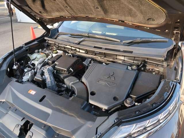 アウトランダーＰＨＥＶ Ｇ　サンルーフ　１２．３型ナビ　ルーフレール（17枚目）