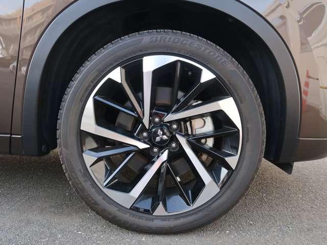 アウトランダーＰＨＥＶ Ｇ　サンルーフ　１２．３型ナビ　ルーフレール（18枚目）