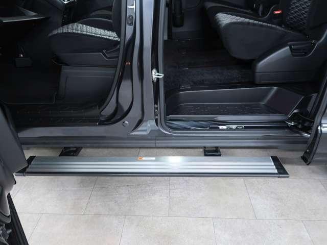 デリカＤ：５ Ｐ　１０．１型オリジナルナビ　電動サイドステップ（7枚目）