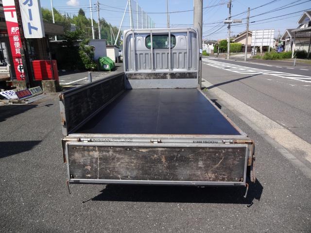 アトラストラック １．５ｔ積み　木製荷台　車両総重量３２９５ｋｇ（12枚目）