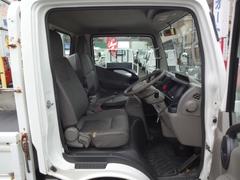 お店の雰囲気を知っていただく為に、車の写真をご覧になられた後に店舗詳細も見ていただければと思います。 4