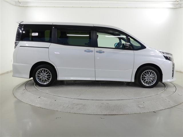 ヴォクシー ハイブリッドＺＳ　煌ＩＩＩ　衝突被害軽減ブレーキ　障害物センサー　車線逸脱警報　ペダ踏み間違抑制装置　先進ライト　クルーズコントロール　シートヒーター　両側電動スライドドア　メモリーナビ・フルセグＴＶ　バックモニター　ＥＴＣ（4枚目）