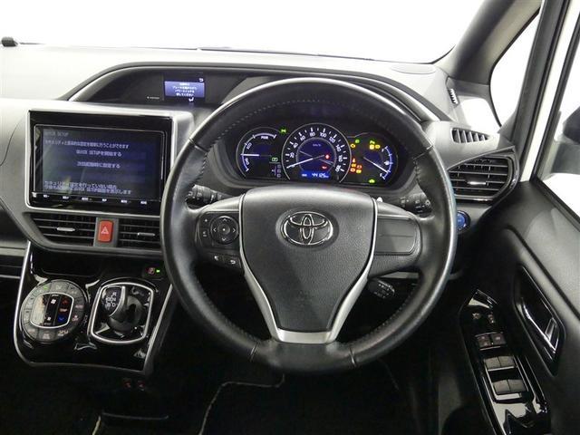 ヴォクシー ハイブリッドＺＳ　煌ＩＩＩ　衝突被害軽減ブレーキ　障害物センサー　車線逸脱警報　ペダ踏み間違抑制装置　先進ライト　クルーズコントロール　シートヒーター　両側電動スライドドア　メモリーナビ・フルセグＴＶ　バックモニター　ＥＴＣ（5枚目）