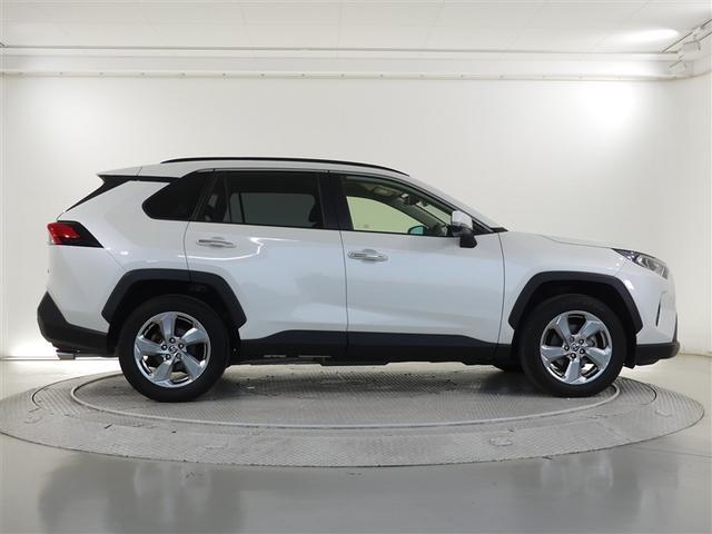 ＲＡＶ４ ハイブリッドＧ　タイヤ４本交換　４ＷＤ　衝突被害軽減ブレーキ　障害物センサー　車線逸脱警報　ペダ踏み間違抑制装置　ブラインドモニター　先進ライト　ドライブレコーダー　クルーズコントロール　シートヒーター　スマートキー（4枚目）