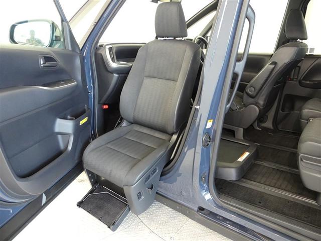 ヴォクシー Ｓ－Ｇクルマイスシヨウ　ミュージックプレイヤー接続可　展示・試乗車　乗車定員７人　アルミホイール　両側電動スライド　ウオークスルー　ＬＥＤヘッドランプ　記録簿　キーレス　ＣＤ　Ｗエアコン　盗難防止装置　メモリーナビ　フルセグ（16枚目）