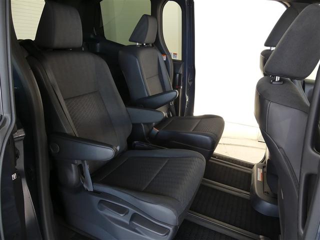 ヴォクシー Ｓ－Ｇクルマイスシヨウ　ミュージックプレイヤー接続可　展示・試乗車　乗車定員７人　アルミホイール　両側電動スライド　ウオークスルー　ＬＥＤヘッドランプ　記録簿　キーレス　ＣＤ　Ｗエアコン　盗難防止装置　メモリーナビ　フルセグ（17枚目）