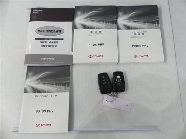 プリウスＰＨＶ Ａプレミアム　衝突被害軽減ブレーキ　障害物センサー　車線逸脱警報　ペダル踏み間違抑制装置　ブラインドモニター　先進ライト　ドライブレコーダー　クルーズコントロール　シートヒーター　ディスプレイオーディオ　ＥＴＣ（24枚目）
