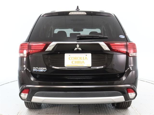 アウトランダーPHEV Gナビパッケージ 1年間走行無制限保証 衝突回避被害軽減 車線逸脱警報機能 メモリナビ フルセグTV バックカメラ パノラミックモニタ 後席用モニター ETC 電源コンセント クルーズコントロール LEDヘッドライト(4枚目)
