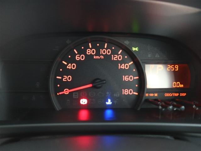とっても見やすいメーターです。夜間時はラグジュアリーな気分にさせてくれる照明が魅力ですので、夜のドライブも楽しみになりますよ♪