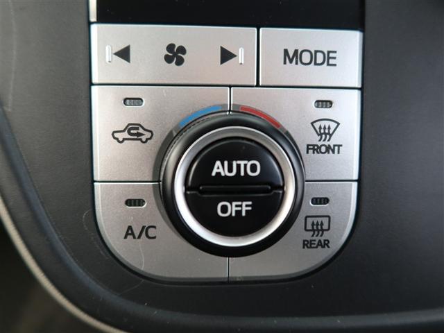 スタイリッシュなデザインのインパネ。各操作スイッチは使いやすい位置に配置されてます。