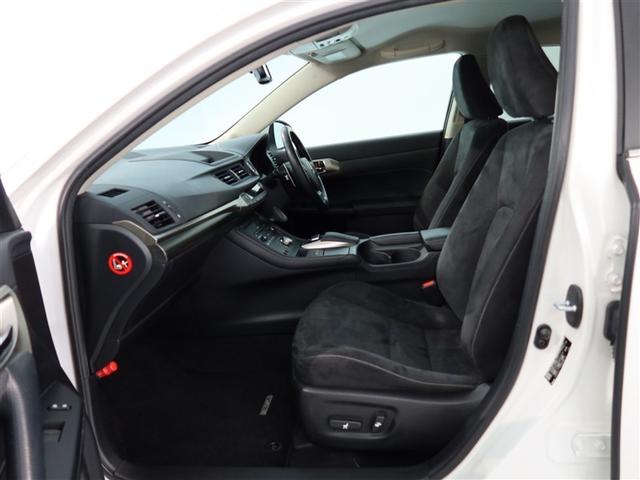 高いホールド性で運転姿勢が安定します。長距離ドライブでも疲れにくいのが魅力です。快適なドライビングライフをお送りください♪