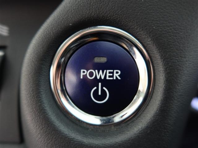 スマートキーを携帯していればキーを取り出さずにドアを施錠＆解錠。クルマの始動も可能です。