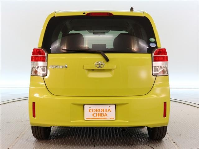 バックカメラが付いているので後方確認が非常にしやすいです。今や運転初心者も熟練者も必須装備！ついていて損はないですね♪