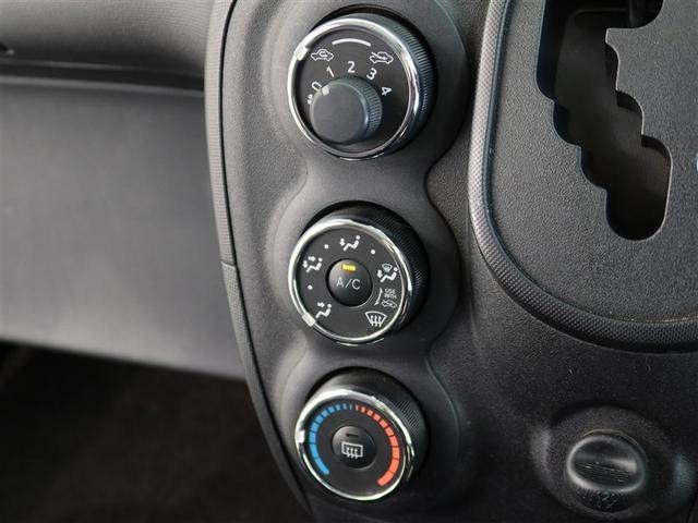 使いやすいレイアウトの空調スイッチ類です。スイッチも大きく、気温に合わせて直感的に操作できそうですね。操作もしやすく、車内をいつでも快適に保てます。使いやすいレイアウトの空調スイッチ類です。スイッチ