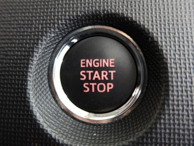 スマートキーを携帯していればキーを取り出さずにドアを施錠＆解錠。クルマの始動も可能です。