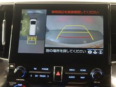 パノラミックビューモニター付きです。車両を上から見たような映像をモニター画面に表示。運転席からの目視では見にくい、車両周辺の状況をリアルタイムでしっかり確認できます。 5