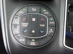 左右独立温度コントロールフルオートエアコンです。運転席、助手席それぞれで独立して温度設定ができます。冷え性の方が乗っても安心ですね♪ 7