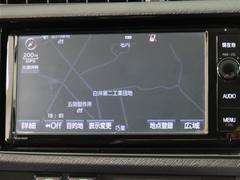 純正ナビを装備。タッチパネル式で使いやすく、お出かけもラクラクです。 3