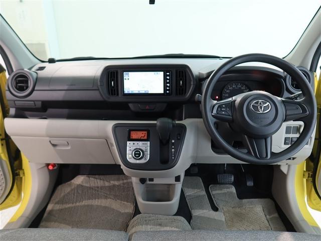 スタイリッシュなデザインのインパネ。各操作スイッチは使いやすい位置に配置されてます。