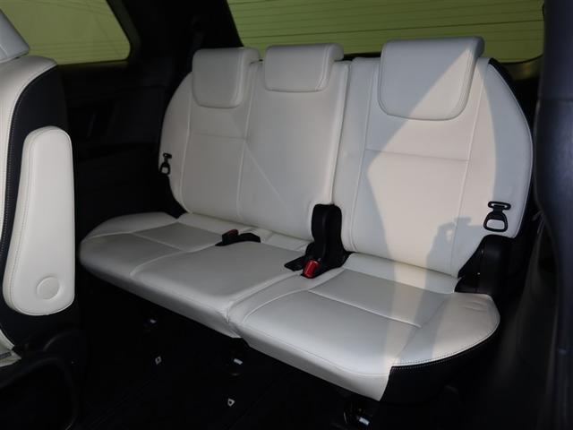 ３列目シートもひろびろとしたスペースを確保しています。大人数でのお出かけもばっちりです！