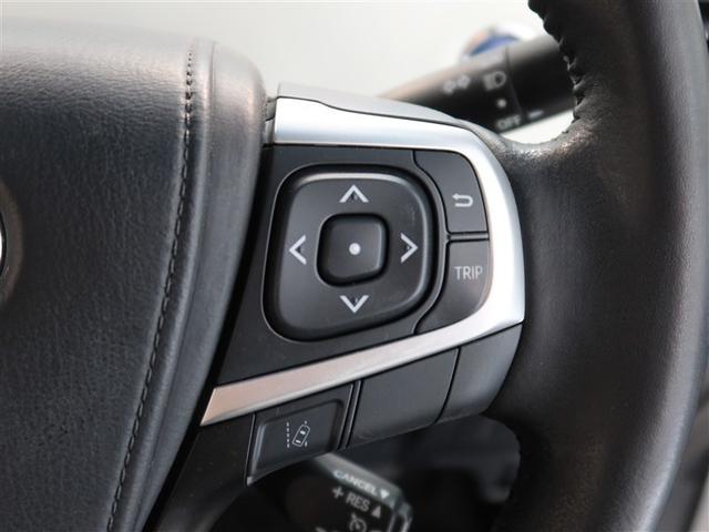 ステアリングスイッチ付き。前方から目を離すことなく操作することが可能です。
