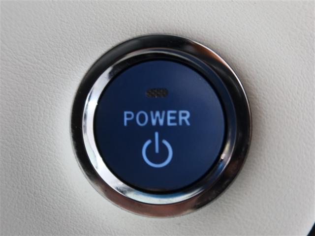 スマートキーを携帯していればキーを取り出さずにドアを施錠＆解錠。クルマの始動も可能です。