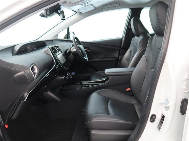 高いホールド性で運転姿勢が安定します。長距離ドライブでも疲れにくいのが魅力です。快適なドライビングライフをお送りください♪