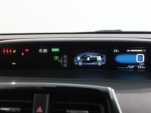 とっても見やすいメーターです。夜間時はラグジュアリーな気分にさせてくれる照明が魅力ですので、夜のドライブも楽しみになりますよ♪