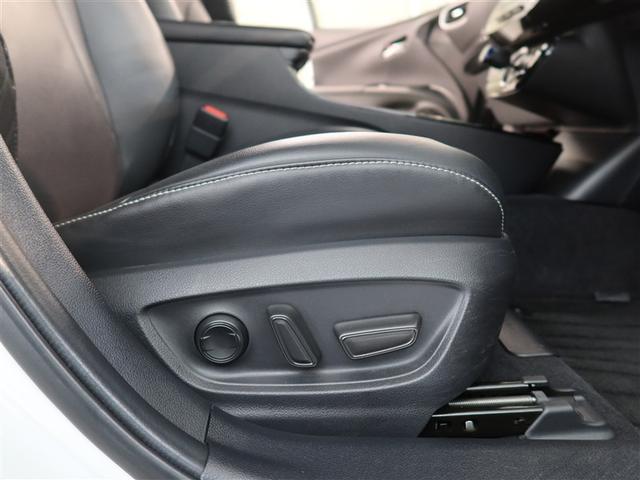 パワーシート搭載。微妙な調整が手軽にでき、ピッタリなポジションで運転することが可能です。