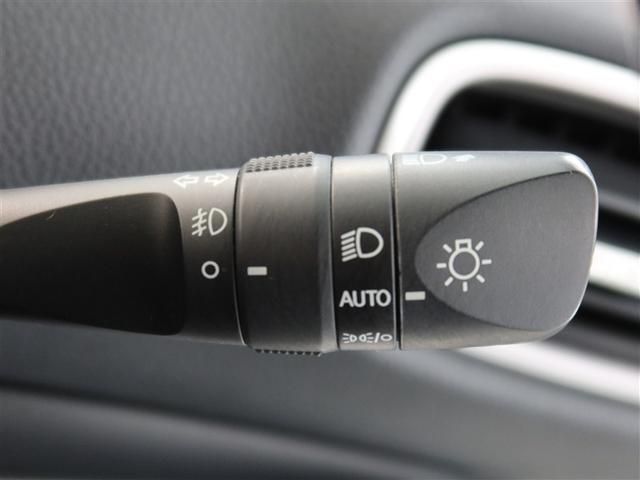 周囲が暗くなると自動でヘッドライトを点灯するオートライト機能付き。周囲が明るくなると自動で消灯します。