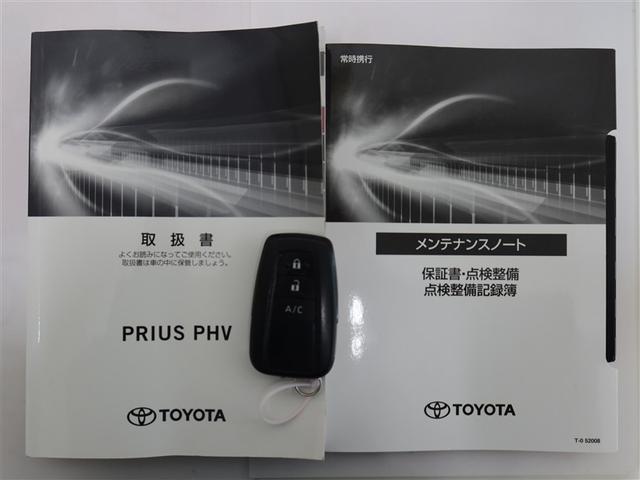 キーを取り出さずにドアを施錠＆解錠。クルマの始動も可能です。