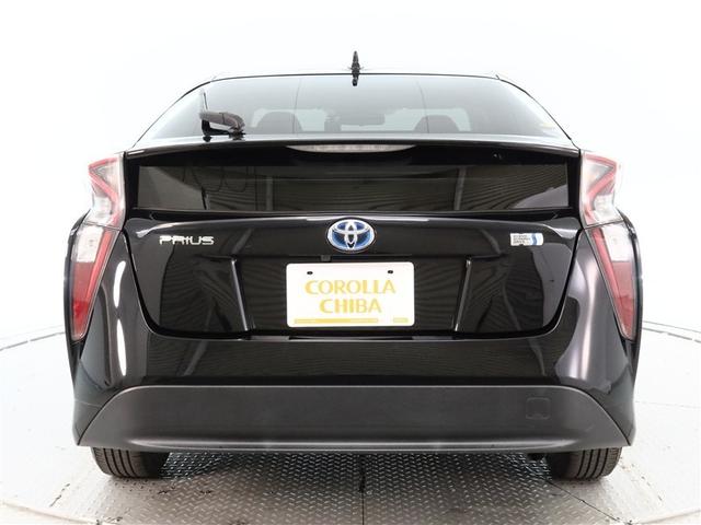 プリウス Ｓ　１年間走行距離無制限保証　ＬＥＤヘッドランプ　フルセグナビゲーション　ＣＤ再生　ＤＶＤ再生　バックカメラ　ＥＴＣ　ドライブレコーダー　運転席助手席サイドエアバッグ　スマートキー　ワンオーナー（4枚目）