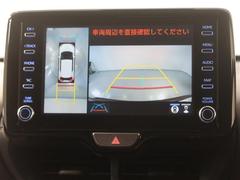 パノラミックビューモニター付きです。車両を上から見たような映像をモニター画面に表示。運転席からの目視では見にくい、車両周辺の状況をリアルタイムでしっかり確認できます。 5