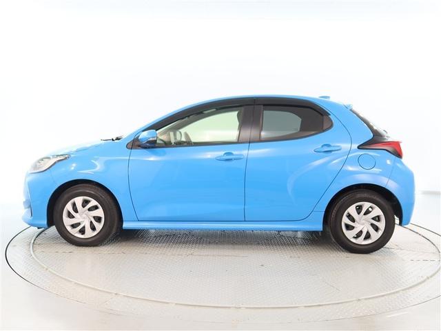 ヤリス G 1年間走行無制限保証 ペダル踏み間違い 衝突回避被害軽減 車線逸脱警報機能 メモリナビ バックカメラ パノラミックモニタ ETC クルーズコントロール LEDヘッドライト スマートキー オートエアコン(3枚目)