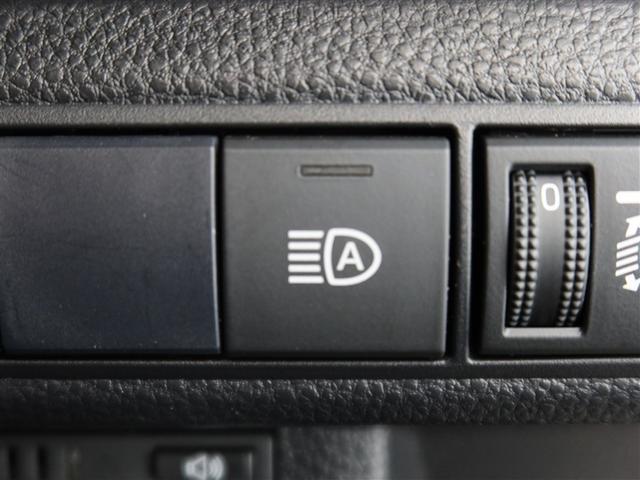 カローラツーリング ハイブリッド　Ｓ　１年間走行無制限保証　ペダル踏み間違い　衝突回避被害軽減　車線逸脱警報機能　メモリナビ　フルセグＴＶ　バックカメラ　ドライブレコーダー　ＥＴＣ　クルーズコントロール　ＬＥＤヘッドライト　ＤＶＤ再生（18枚目）