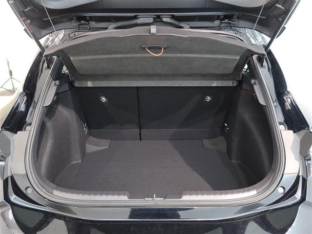 開口部の広いラゲージスペースは、ゴルフバックなどの荷物もラクラク積み込めます。