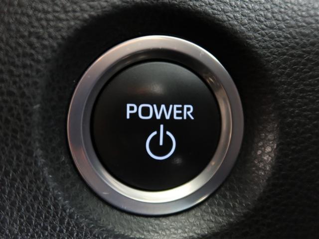 スマートキーを携帯していればキーを取り出さずにドアを施錠＆解錠。クルマの始動も可能です。