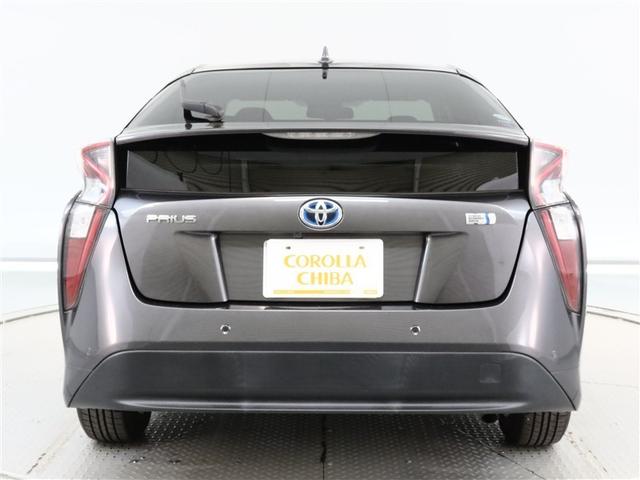 プリウス Ａ　１年間走行無制限保証　ペダル踏み間違い　衝突回避被害軽減　車線逸脱警報機能　ＥＴＣ　クルーズコントロール　ＬＥＤヘッドライト　スマートキー　オートエアコン　ブラインドモニタ（4枚目）